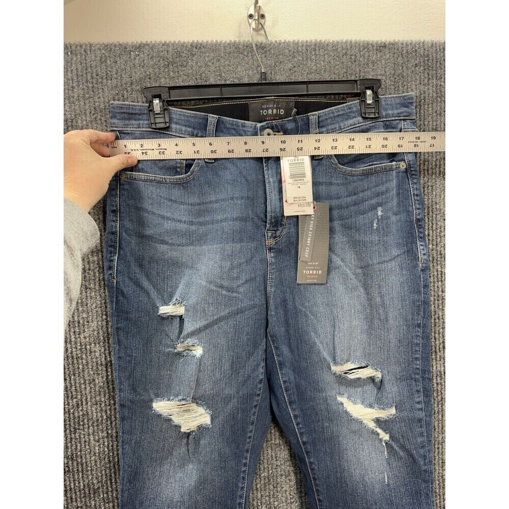 Torrid Sky High Skinny Crop Jeans Womens 18 Blue Distressed Raw Brighton Hem NEW - Picture 6 of 9